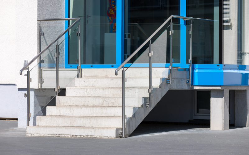 Stahlbetonarbeiten - Die Sichtbetontreppe im Eingangsbereich